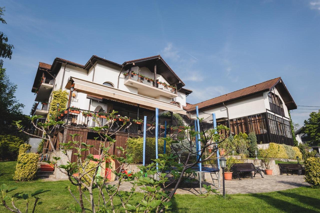 Casa Domneasca Hotel Curtea De Arges Exterior photo