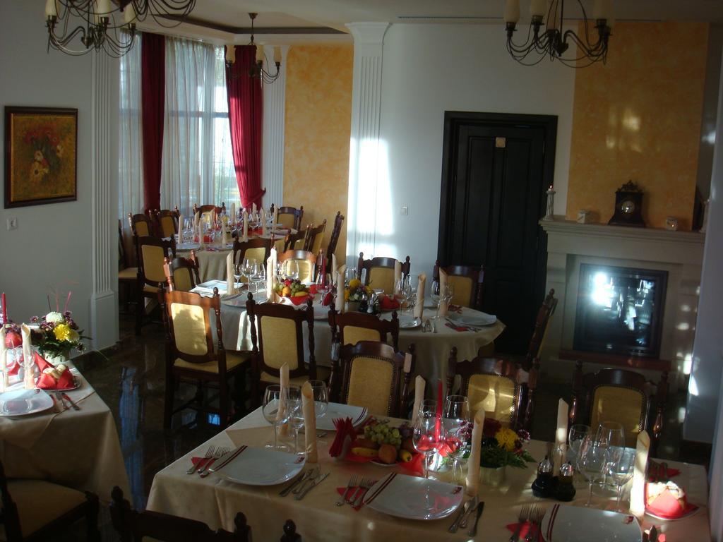 Casa Domneasca Hotel Curtea De Arges Exterior photo
