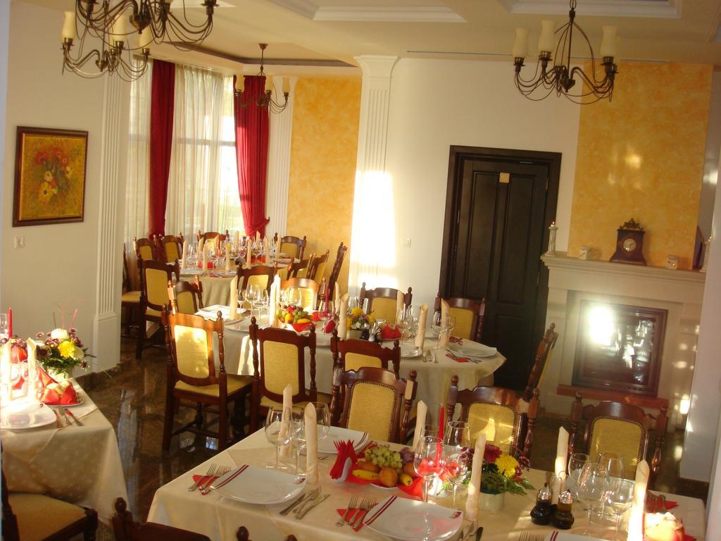 Casa Domneasca Hotel Curtea De Arges Exterior photo